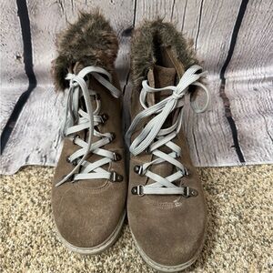 GH Bass Aubrey hiking boots Brown Fur-Lined Women's Boots size 9